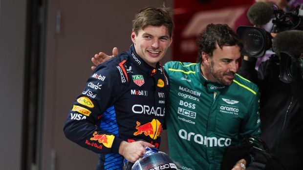 Max Verstappen a Fernando Alonso