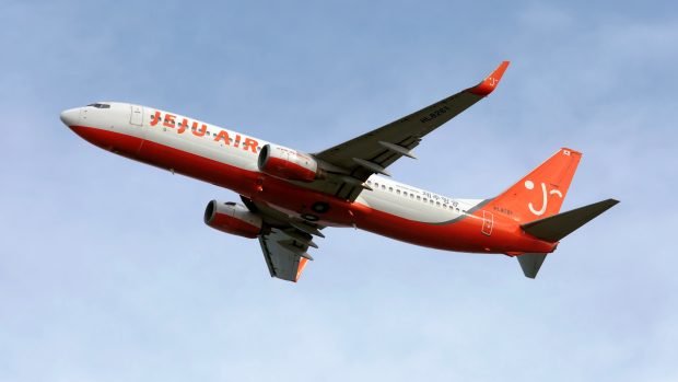 Boeing 737-800 s logem jihokorejských nízkonákladových aerolinek Jeju Air