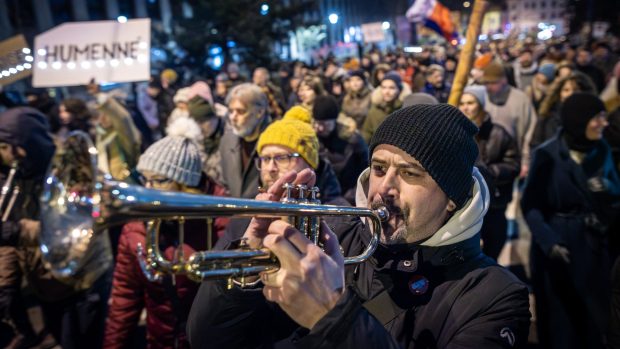 Odhadem několika tisíc lidí přišlo v Bratislavě na občanský průvod