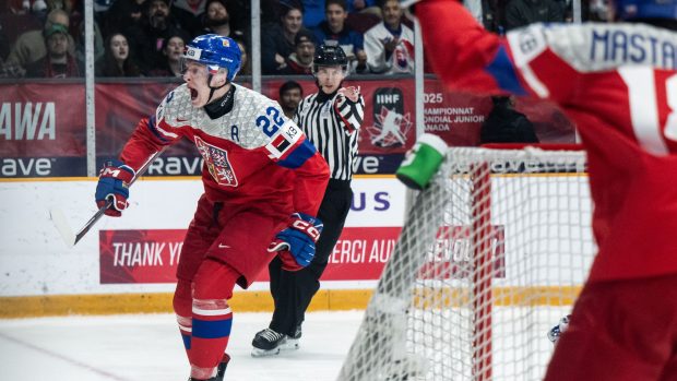 Vojtěch Hradec slaví gól proti Slovákům na mistrovství světa juniorů