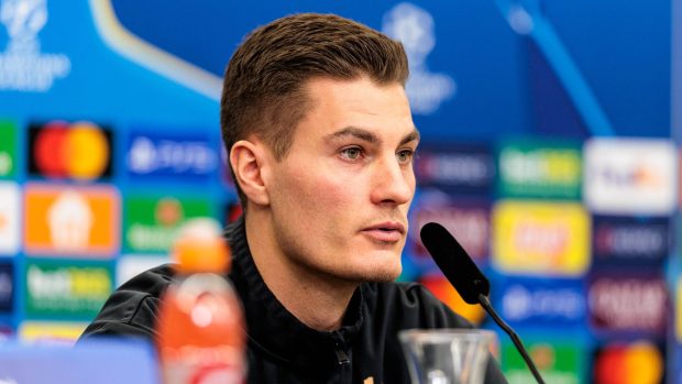 Útočník Patrik Schick z Leverkusenu na tiskové konferenci před zápasem se Spartou