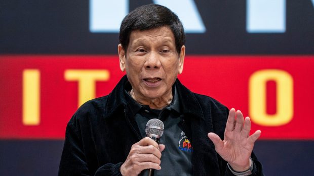 Bývalý prezident Filipín Rodrigo Duterte hovoří na setkání v Hong Kongu (9.3.2025)