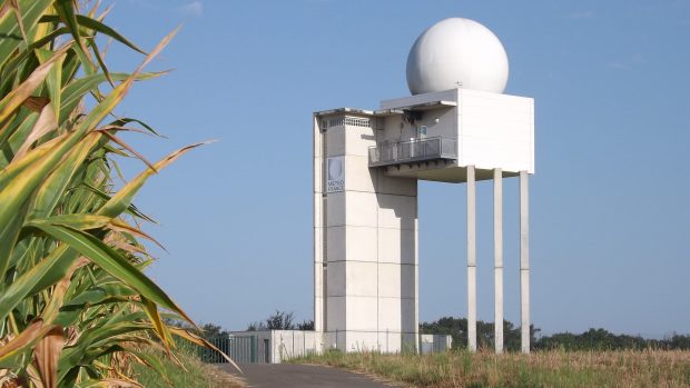 meteorologický radar v Momuy, Francie