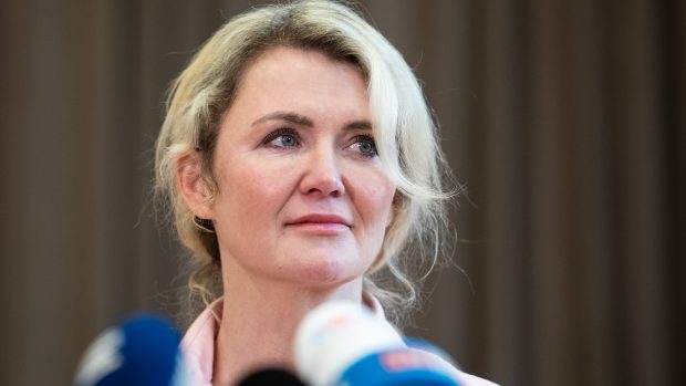 Jana Nagyová na tiskové konferenci, kterou uspořádal po vynesení osvobozujícího verdiktu v kauze Čapí hnízdo