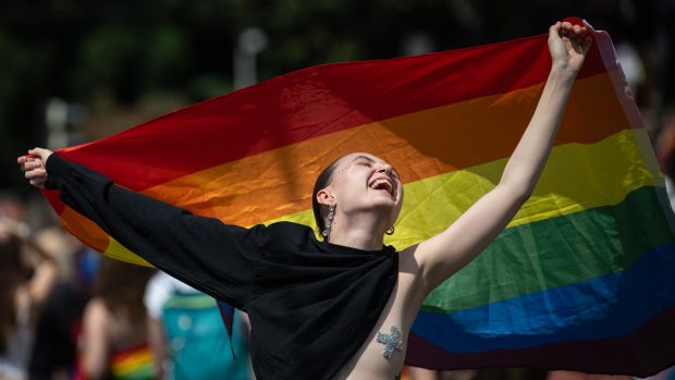 Centrem Prahy dnes prošly desítky tisíc lidí v průvodu hrdosti Prague Pride