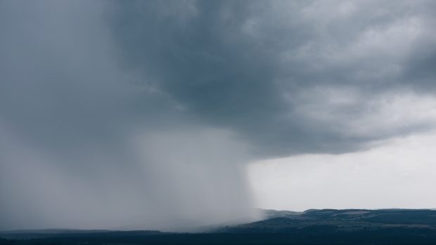 Hurikán Ophelia ušetřil Azorské ostrovy, ale míří k Irsku.