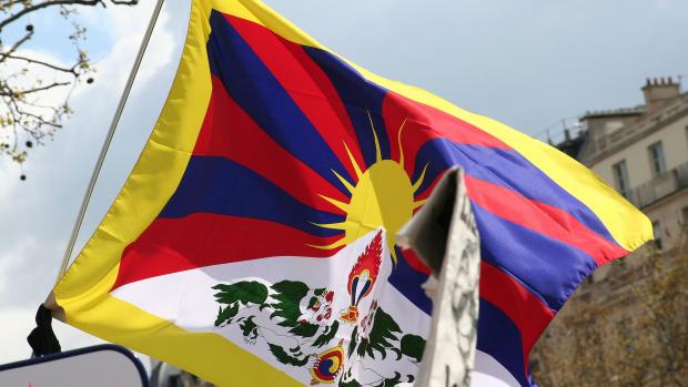 Tibetskou vlajku vyvěsily v Česku stovky radnic a desítky škol.
