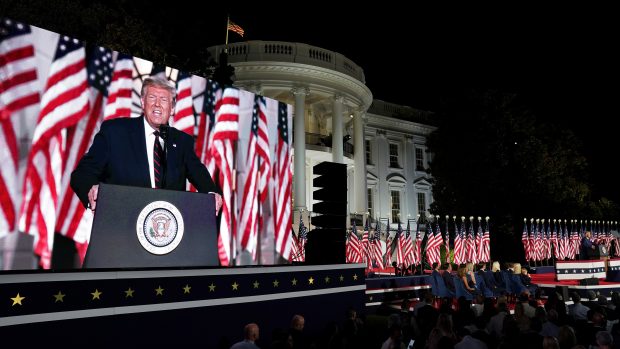 Ve volbách se bude rozhodovat mezi „americkým snem a ničivým socialismem“, uvedl Donald Trump během projevu, kterým završil čtyřdenní republikánský sjezd.