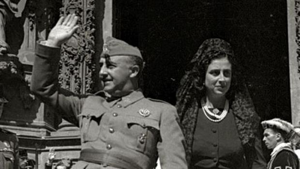 Francisco Franco s chotí Carmen Polovou