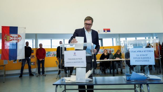 Současný prezident Srbska Aleksandar Vučić je zároveň favoritem letošních voleb. Stojí proti němu a jeho pokrokové straně částečně sjednocená opozice