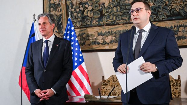 Americkým ministr zahraničí Antony Blinken (vlevo) se svým českým protějškem Janem Lipavským (Piráti)