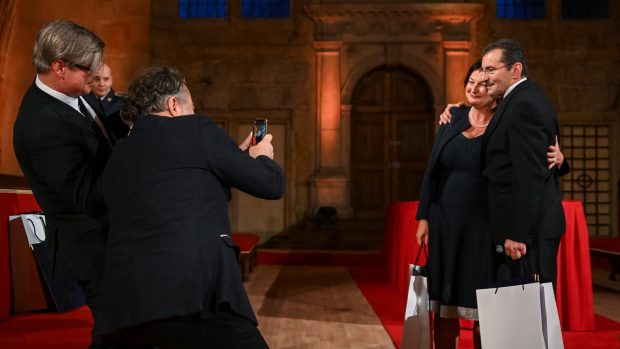 Ocenění se fotili po konci ceremoniálu také společně – herec Ondřej Vetchý zapózoval třeba se spisovatelkou Radkou Denemarkovou. Role fotografa se mimo jiné ujal další spisovatel Jaroslav Rudiš