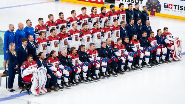 Česká hokejová reprezentace pózuje pro tradiční týmové foto na mistrovství světa v Praze