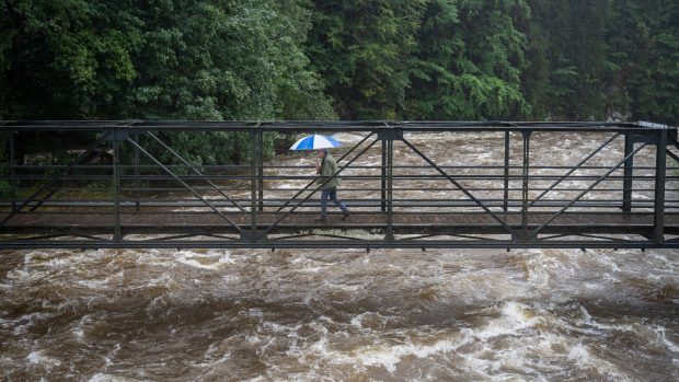 Velká voda ve Špindlerově Mlýně v neděli odpoledne