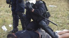 Policejní zásah na CzechTeku 2005