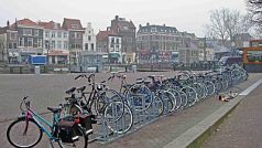 Leiden je typickým nizozemským městem bicyklů