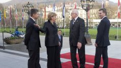 Angela Merkelová s manželem vítají Václava Klause