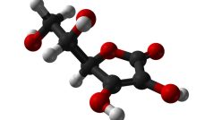 Vitamín C (molekula kyseliny L-askorbové, C6H8O6)