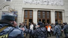 Policie vyklízí moskevské metro