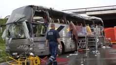 Polský autobus, ve kterém zahynulo nejméně 12 lidí..jpg