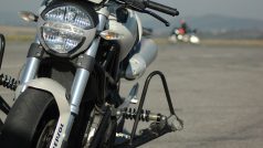 Na letišti v Hořovicích se motorkáři učí jezdit
