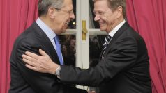 Německý ministr zahraničních věcí Guido Westerwelle a jeho ruský kolega Sergey Lavrov