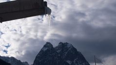 Teplé lyžařské MS - pod Zugspitze všechno taje