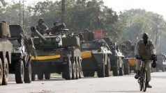 Pobřeží slonoviny - francouzští vojáci se připravují na vojenskou operaci