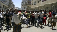 Protivládní protesty v Sýrii doprovází střety s policí a násilnosti.