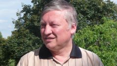 Šachový velmistr Anatolij Karpov na Šestce