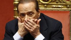 Italský premiér Silvio Berlusconi během debaty v senátu