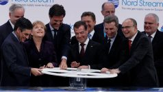 Evropští představitelé a ruský prezident Dmitrij Medveděv slavnostně zahajují provoz plynovodu Nord Stream