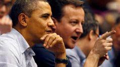 Americký prezident Barack Obama a britský premiér David Cameron na basketbalovém turnaji v Ohiu