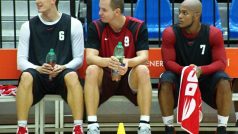 Basketbalisté Nymburka na tréninku - Pavel Pumprla, Michal Křemen, Eugene Lawrence