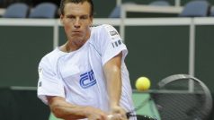 Tomáš Berdych při tréninku na pražské antuce