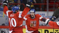 Martin Erat slaví vstřelení gólu s Davidem Krejčím