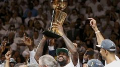 Miami Heat&#039;s LeBron James holds the Larry O&#039;Brien trophy after his team won the championship in Game 5 of the NBA basketball finals against the Oklahoma City Thunder in Miami, Florida, June 21, 2012