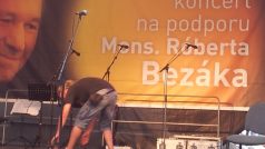 Koncert na podporu odvolaného trnavského arcibiskupa Róberta Bezáka