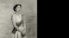 Královna Alžběta II. s diamantovou tiárou, 1956