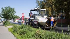 Tichý asfalt na silnici I/2 Černokostelecká v Říčanech pomůže snížit hluk na průtahu městem