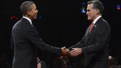 Kandidáti na prezidenta – republikán Mitt Romney a demokrat Barack Obama – na televizní debatě v Denveru