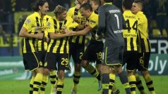 Fotbalisté Borussie Dortmund se radují z výhry nad Realem Madrid v Lize mistrů