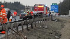 Osmnáctiletý řidič zemřel po policejní honičce na dálnici D1