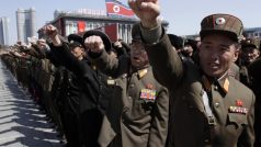 Desetitisíce Severokorejců podpořily v Pchjongjangu svého vůdce Kim Čong-una