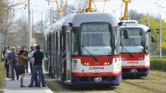 Dopravní podnik města Olomouce (DPMO) uvedl do provozu nové tramvaje typu VarioLFplus/o z Krnovských opraven a strojíren. Budou jezdit na nově budované tramvajové trati na sídliště Nové Sady