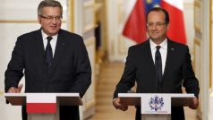 Polský prezident Bronislav Komorowski a francouzský prezident Francois Hollande v Paříži