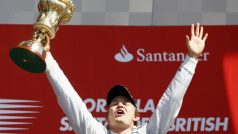 Němec Rosberg se raduje z vítězství ve Velké ceně Velké Británie