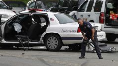 Poškozené policejní auto po střelbě u budovy Kapitolu ve Washingtonu