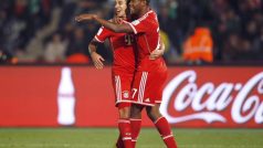 Thiago (vlevo) s Davidem Alabou se radují z druhé branky ve finále turnaje kontinentálních šampionů v Maroku