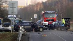 Při pronásledování ujíždějícího auta policií zemřela spolujezdkyně z pronásledovaného vozu, jeho řidič je zraněný